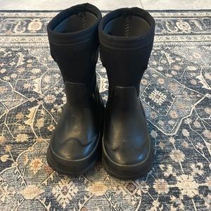 Bogs infant size 7 snow boots with handles